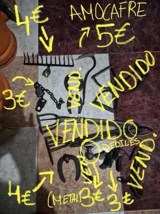 Herramientas y antigüedades varias