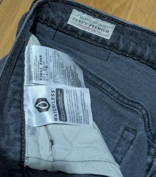 Pantalones Levi's grises con rotos