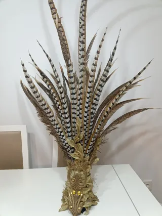 Tocado Plumas Carnaval Dorado con madera