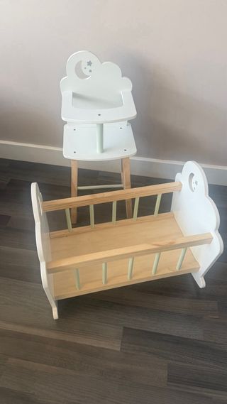 Cuna y trona de madera para muñecas