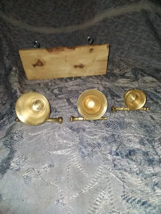 Antiguo morteros bronce mazizo y soporte rústico