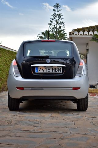 Lancia Ypsilon etiqueta B bajo consumo
