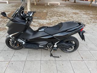 Yamaha Tmax DX Maxi-Scooter