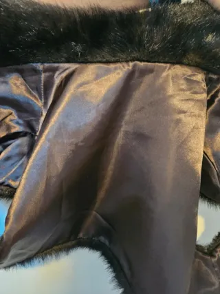 Cuello de pelo marrón y negro