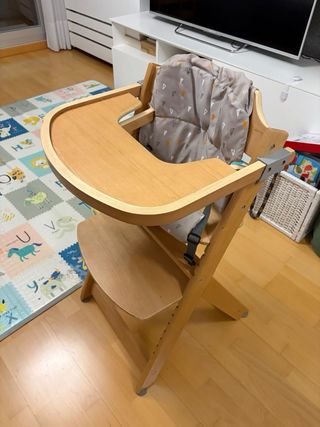 Trona de madera para bebé