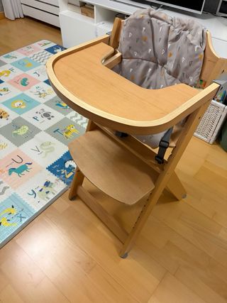 Trona de madera para bebé