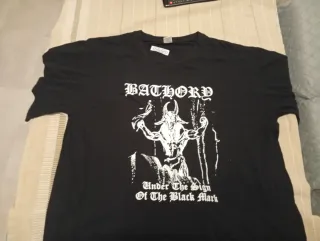 Camiseta Bathory Under the Sign of the Black Mark