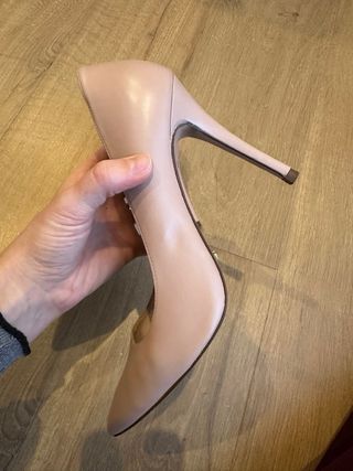 Zapatos salones de tacón de piel color nude 41