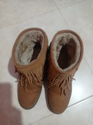 Botines cuña forrados con flecos