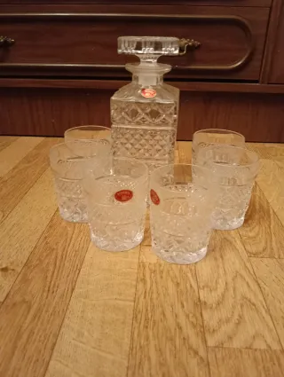 Jarra y 6 vasos de cristal tallado