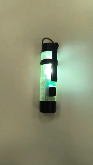 Mini Linterna GO PEAK + Cable USB