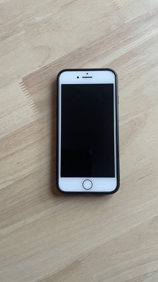 iPhone 8 64GB Blanco + Funda Negra + Cable