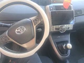 Toyota Corolla verso  2010