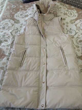 Chaleco efecto piel con gorro Talla L