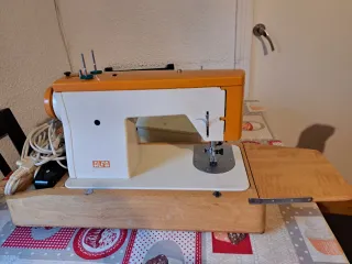 Máquina de coser Alfa vintage