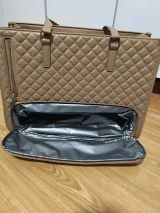 Bolso de trabajo con nevera incorporada.