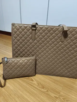 Bolso de trabajo con nevera incorporada.