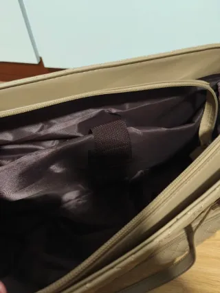 Bolso de trabajo con nevera incorporada.