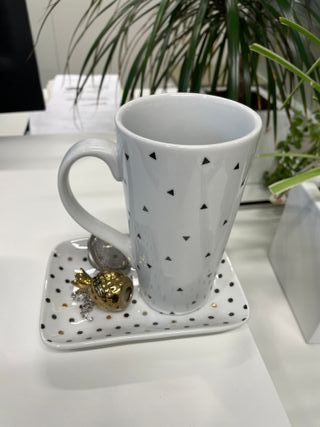 Taza de cerámica con infusor y platito piña dorada