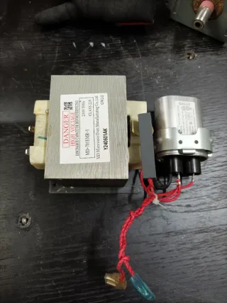 Magnetrón microondas