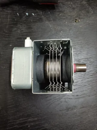 Magnetrón microondas