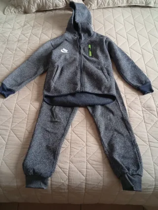 Conjunto deportivo Nike niño gris