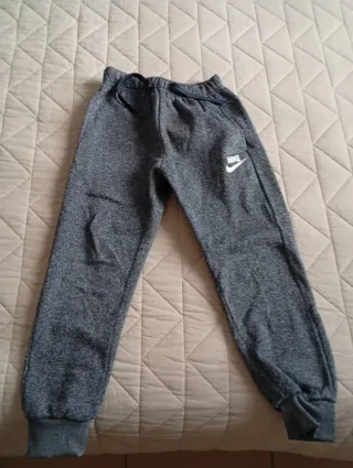 Conjunto deportivo Nike niño gris