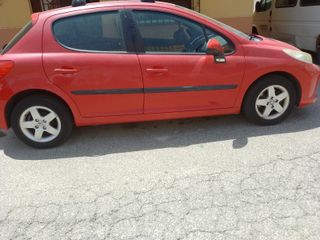 Peugeot 207 con la culata averiada