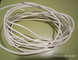 Cable coaxial RG6 de 10 metros de longitud.