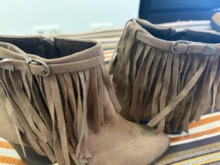 Botines flecos beige/marrón talla 40