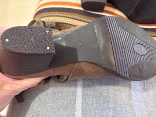 Botines flecos beige/marrón talla 40