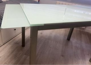 Tavolo in vetro con 4 sedie in regalo