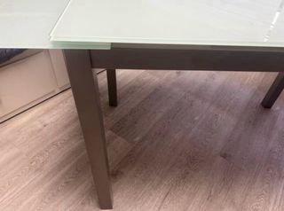 Tavolo in vetro con 4 sedie in regalo