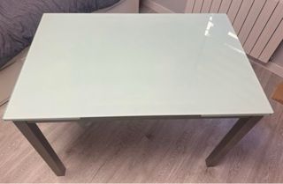 Tavolo in vetro con 4 sedie in regalo