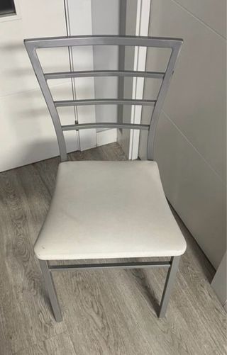 Tavolo in vetro con 4 sedie in regalo