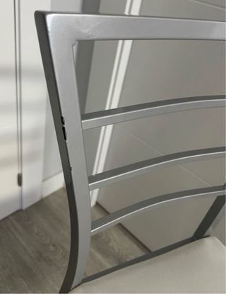 Tavolo in vetro con 4 sedie in regalo