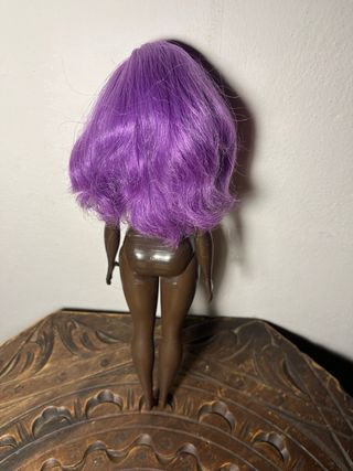 Barbie Fashionista con capelli viola