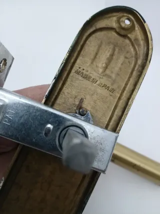 Pomo de puerta latón con accesorios