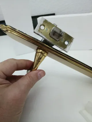 Pomo de puerta latón con accesorios