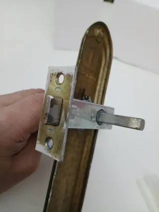 Pomo de puerta latón con accesorios