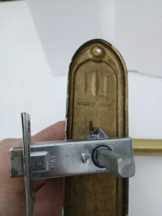 Pomo de puerta latón con accesorios