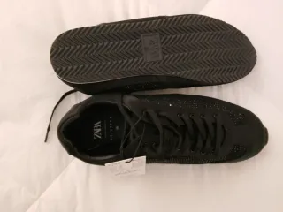 Zapatillas negras con brillos