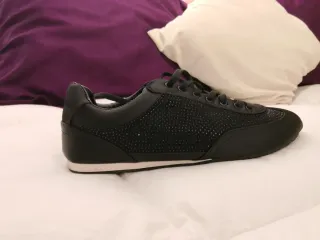 Zapatillas negras con brillos