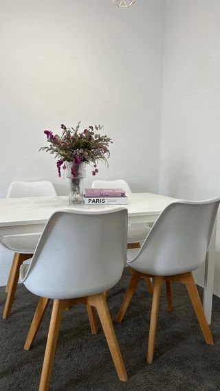 4 sillas sklum + mesa comedor blanco