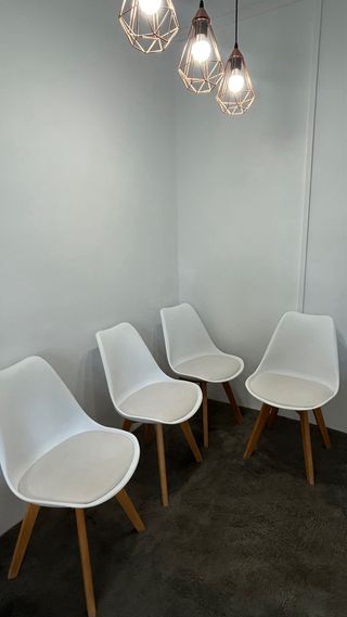 4 sillas sklum + mesa comedor blanco