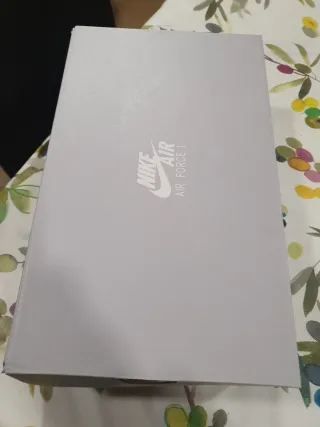 Caja Nike Air Force 1 Talla 42