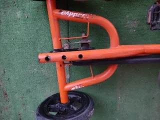 Kart a pedales naranja resistente