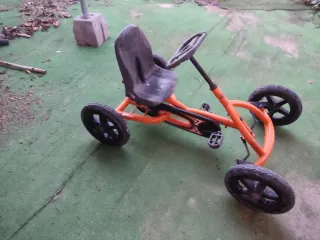 Kart a pedales naranja resistente