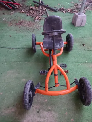 Kart a pedales naranja resistente
