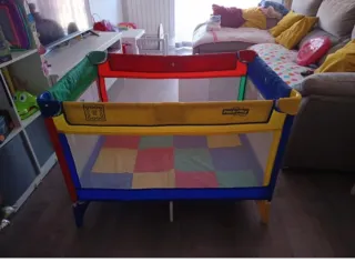 Cuna de juegos infantil